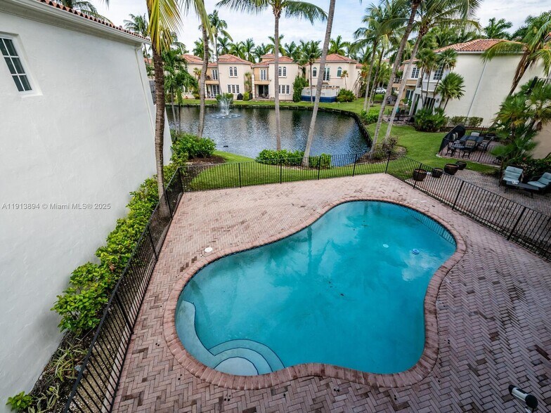 Building Photo - 20729 NE 32nd Ave