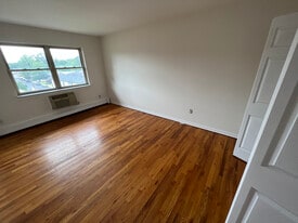 Building Photo - 422 Plateau Ave