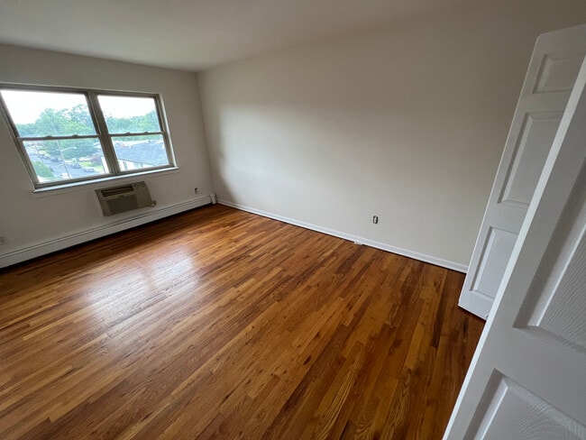 Building Photo - 422 Plateau Ave