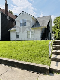 Building Photo - Second floor one bedroom apartment in Portland- Section 8 accepted