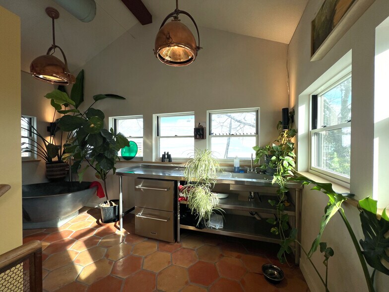 Building Photo - 5101 Grand Ave