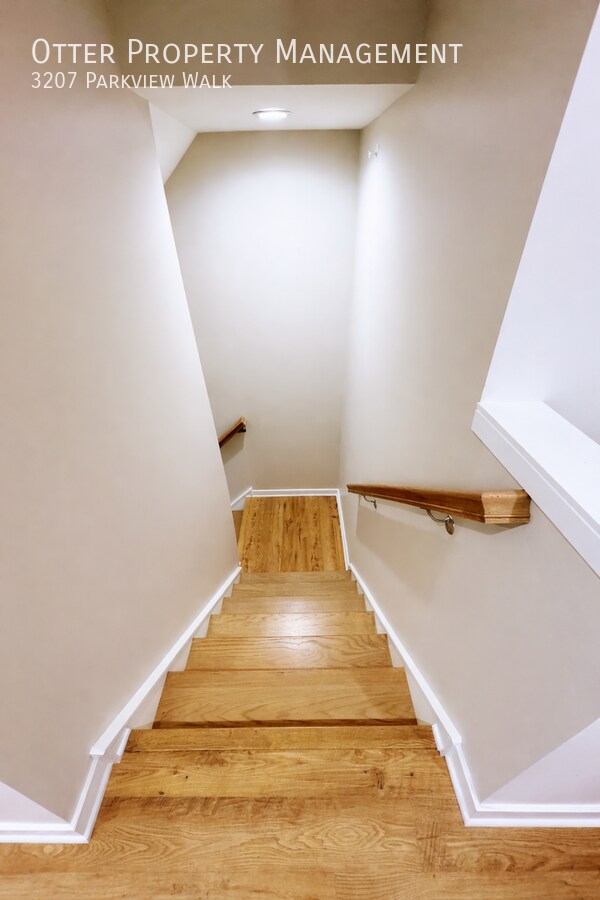 Building Photo - 3207 Parkview Walk