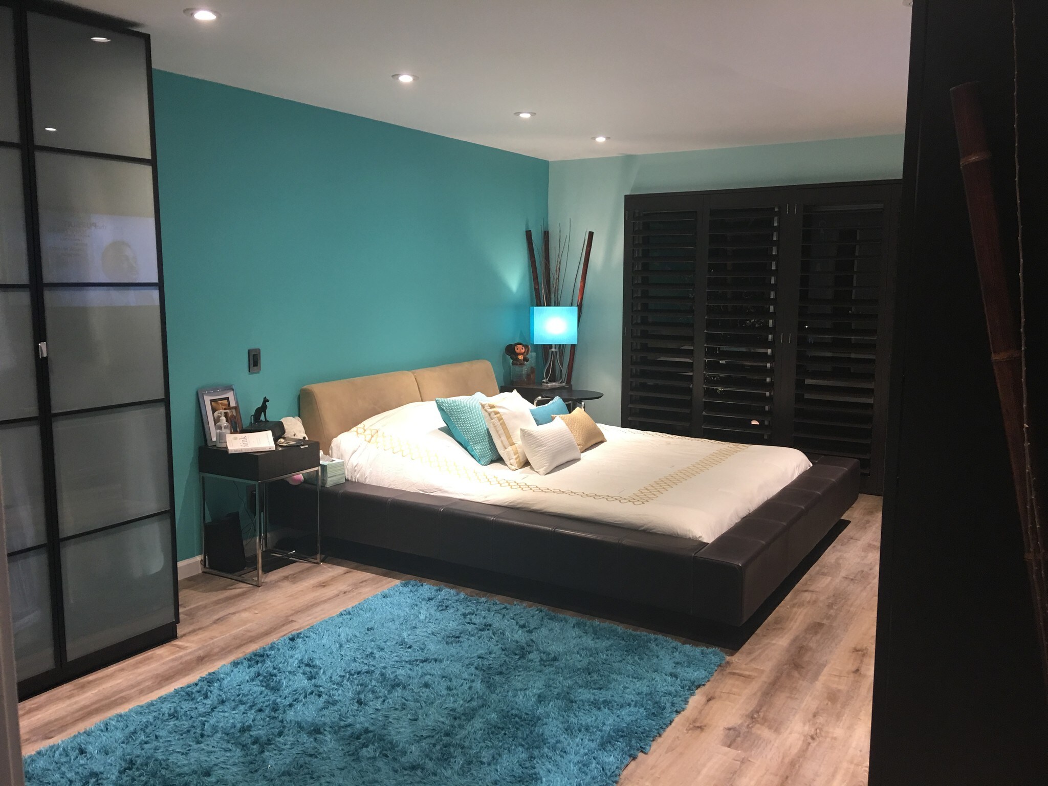 master bedroom - 2520 Clairemont Dr