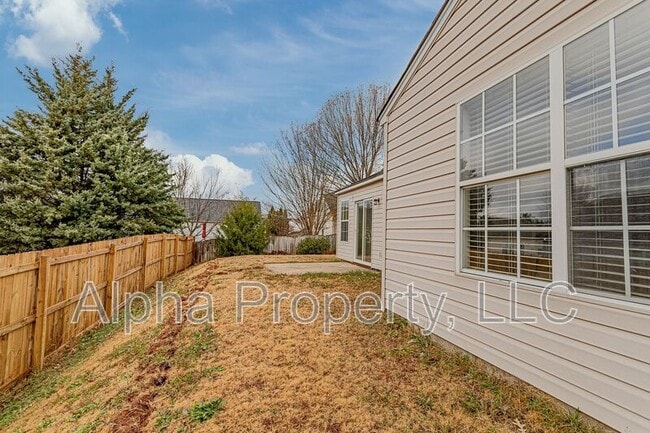 Building Photo - 4 Buzzell Ct
