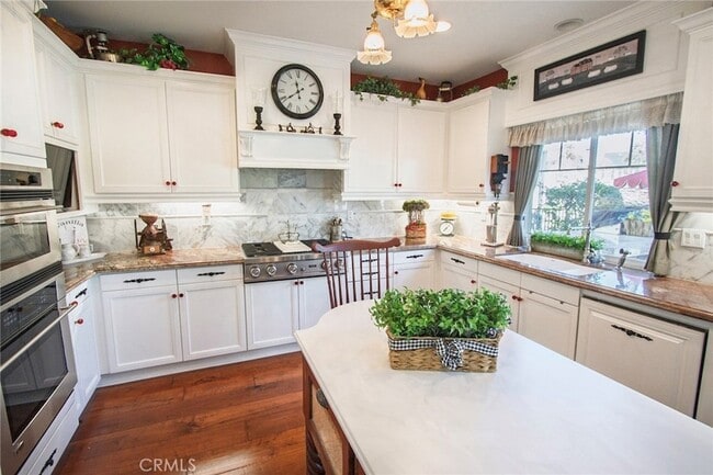 Building Photo - 27016 Island Rd