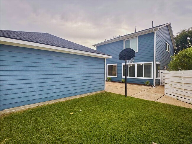 Building Photo - 9910 Farrell Dr