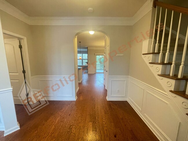 Building Photo - Great Location! Elegant 3 Story 4 Bedroom ...