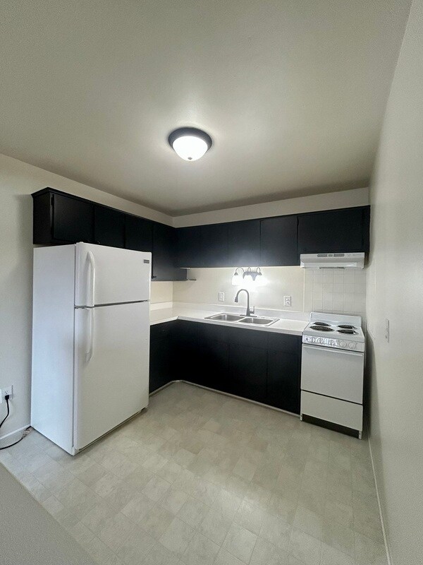 Building Photo - 550 Harrison Blvd