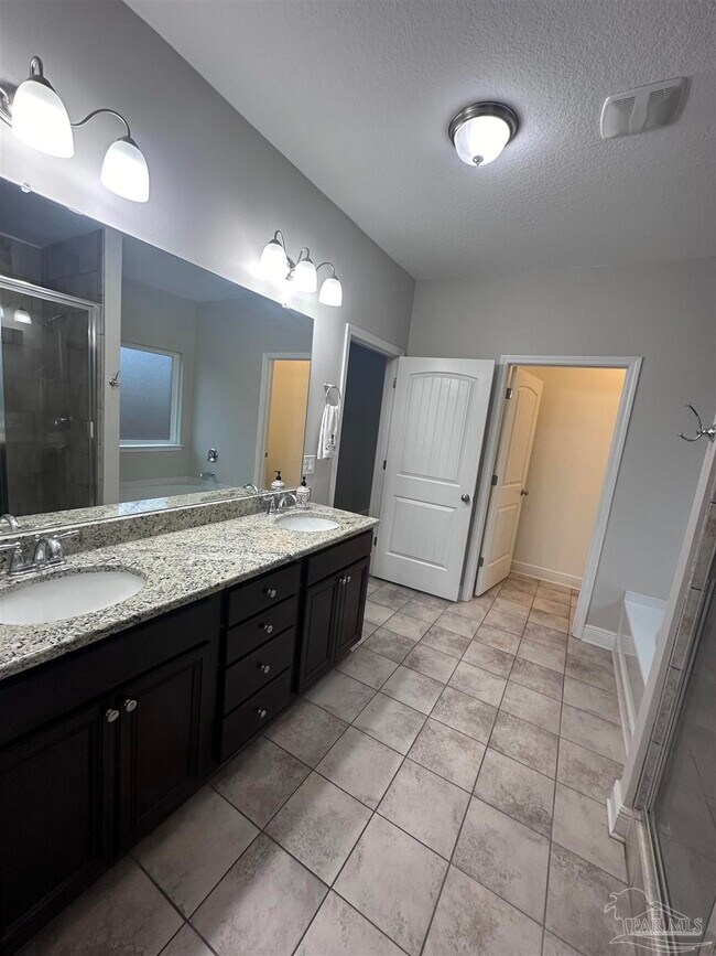 Building Photo - 4745 Dupont Cir