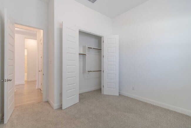 Building Photo - 124 Shagbark Trl