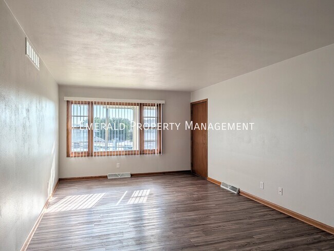 Building Photo - 570 N Mulford Rd