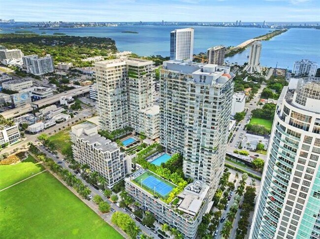 Building Photo - 121 NE 34th St