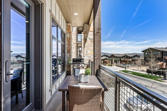 Building Photo - 3751 Blackstone Dr