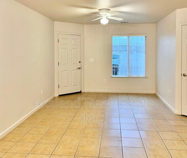 Building Photo - 445 Pearl Pl