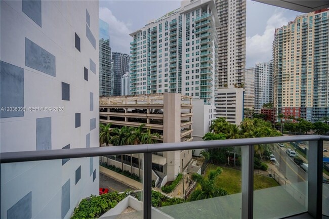 Building Photo - 1300 Brickell Bay Dr