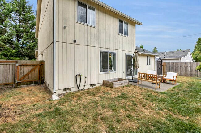 Building Photo - 1319 Golf Club Rd SE