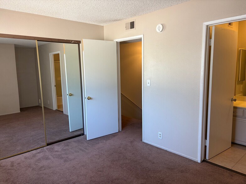 Building Photo - 7226 Jordan Ave