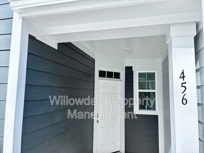 Building Photo - 456 La Maison Ave