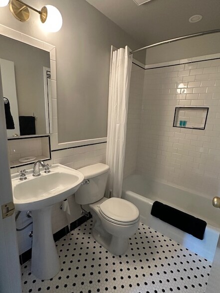 Building Photo - 415 N Dunn St