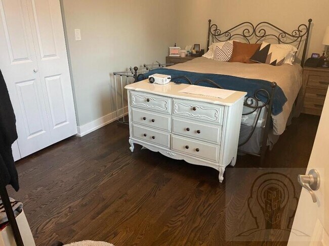 Building Photo - 1 bedroom in CHICAGO IL 60613