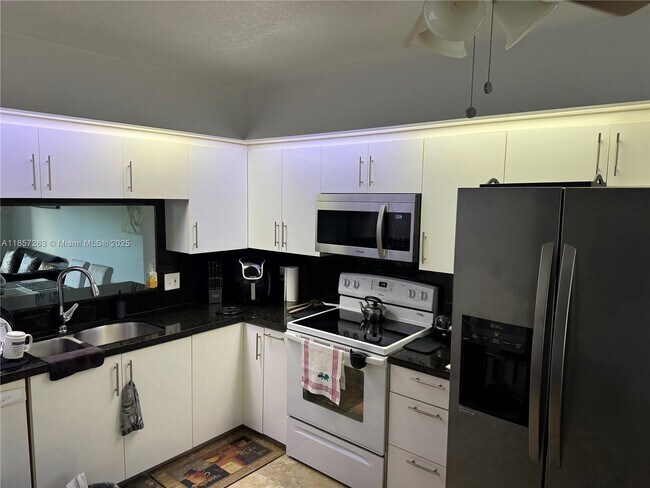 Building Photo - 12651 SW 16th Ct