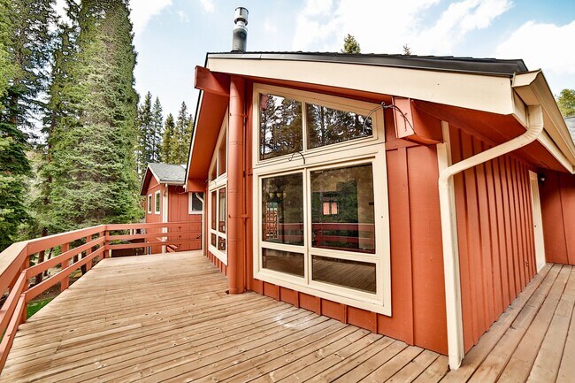 Building Photo - 330 Wilderness Dr