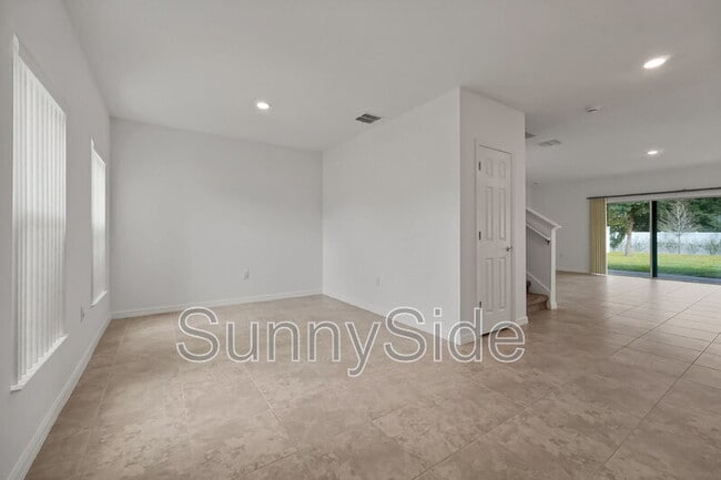 Building Photo - 10116 Grande Lp