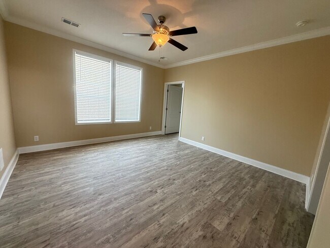 Building Photo - 631 Imogene Dr