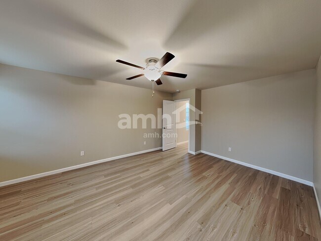 Building Photo - 5748 86th Dr NE