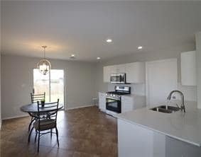 Building Photo - 800 Riverway Ln