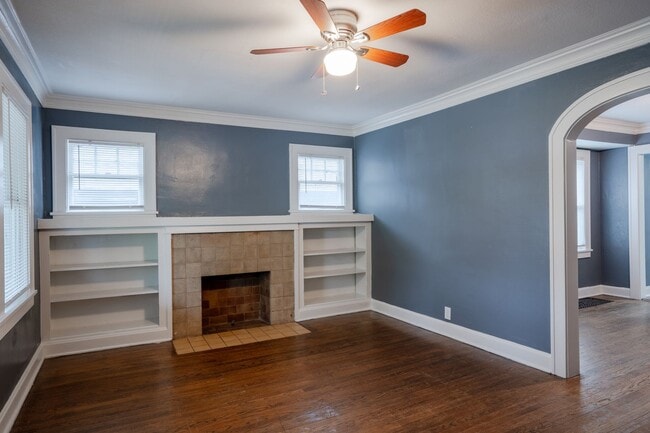 Building Photo - 2bd/1ba Bungalow!!