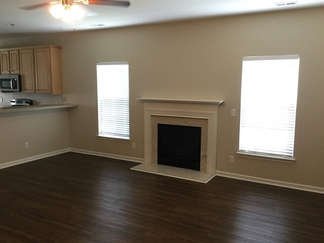 Building Photo - 4015 Lawrence Daniel Dr