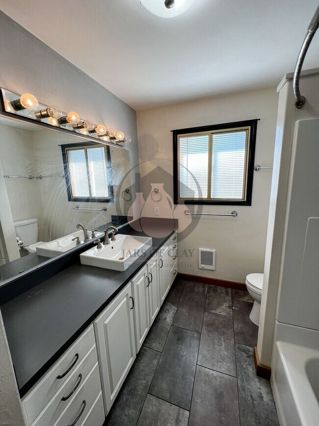 Building Photo - Charming West Salem Home - Coming Soon!