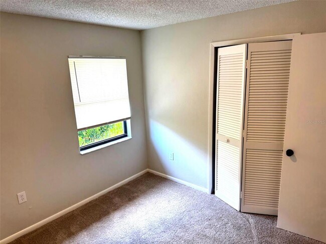 Building Photo - 427 Lake Daisy Dr