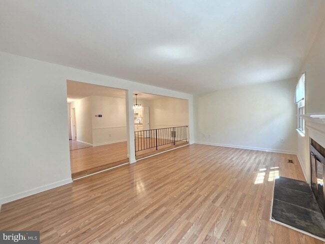 Building Photo - 5814 Tudor Ln