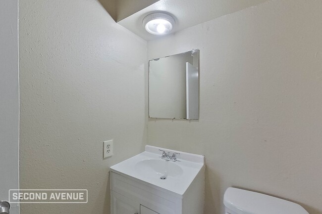 Building Photo - LIMITED TIME: $725 off second month’s rent...