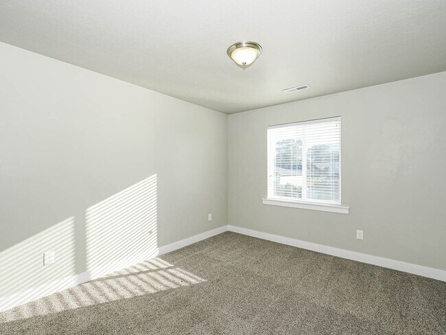 Building Photo - 4-bedroom, 2.5 bathroom Home