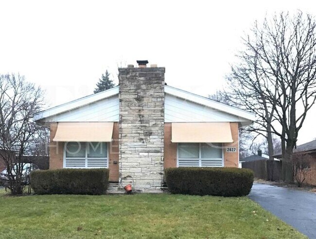Primary Photo - 2027 Vardon Ln