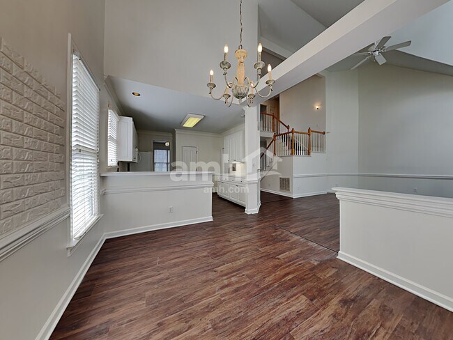 Building Photo - 300 Lucas Park Dr