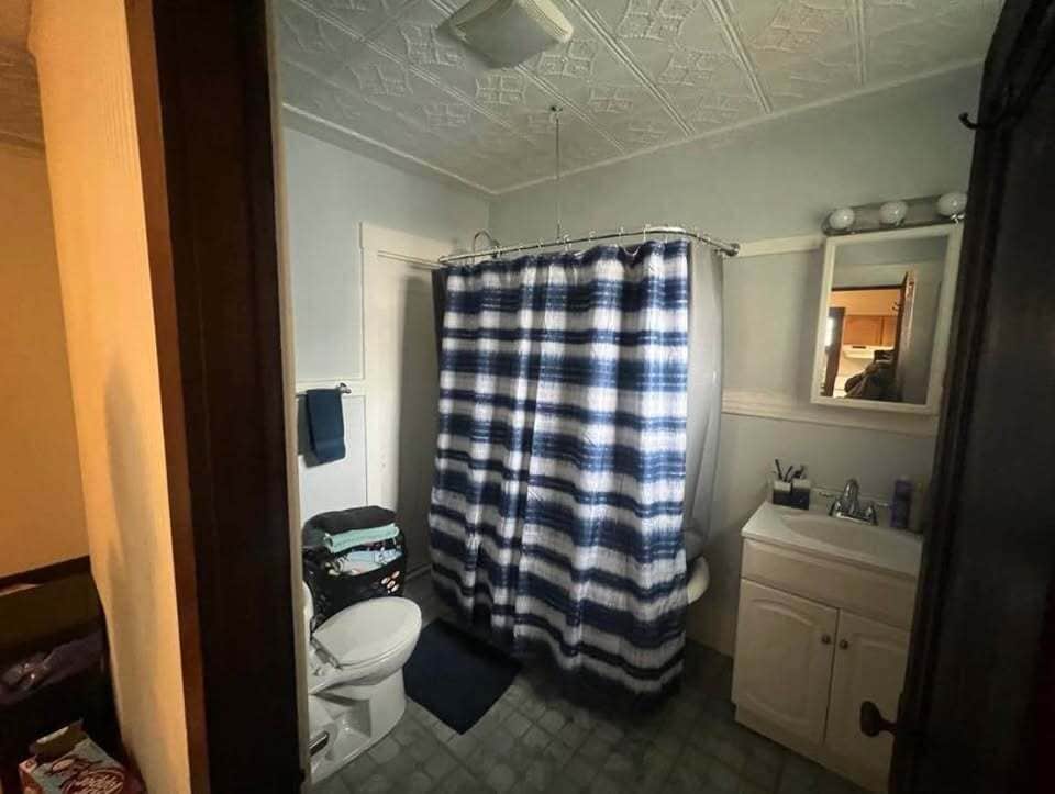 Bathroom - 16 Chapel St