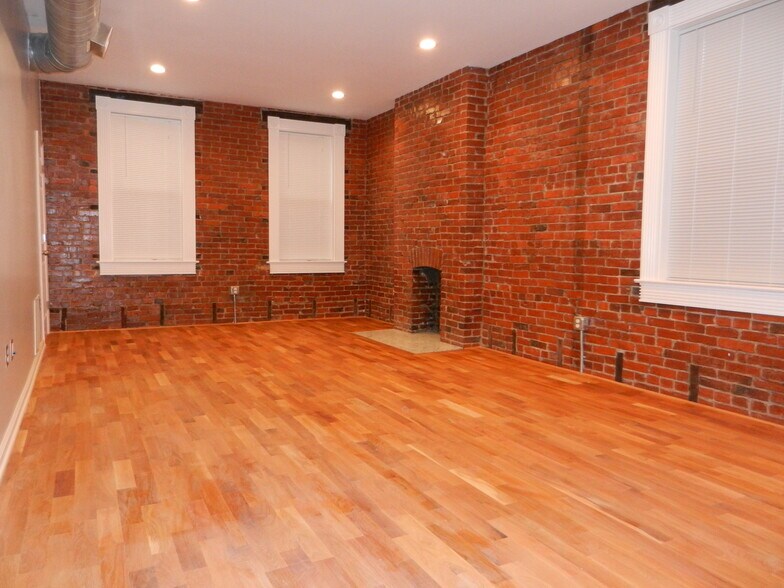 view left as you walk in - 657 Evergreen Rd
