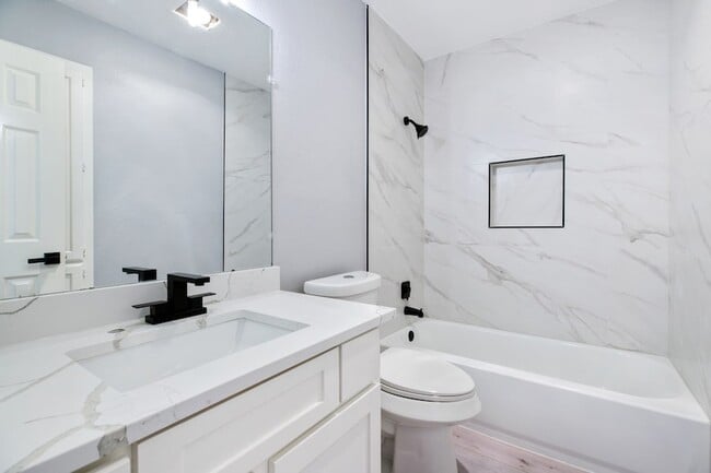 Building Photo - 3808 Yellowstone Pl