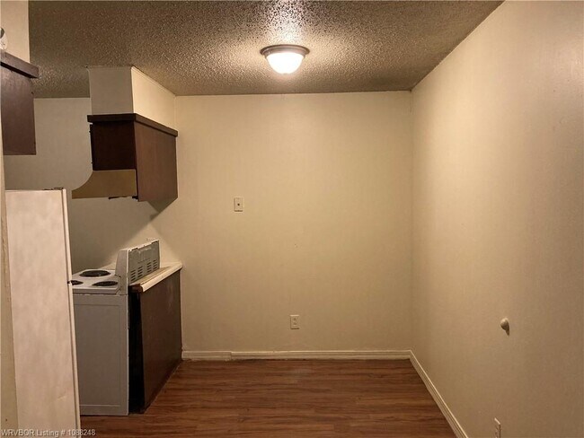 Building Photo - 220 May Ave