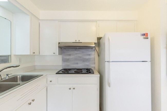 Building Photo - 2 Bedroom 1 Bathroom Unit Available Near BSU