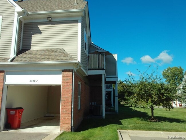 Building Photo - 2009 Monarch Dr