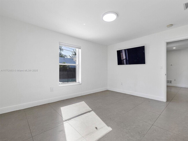 Building Photo - 340 NW 45th St