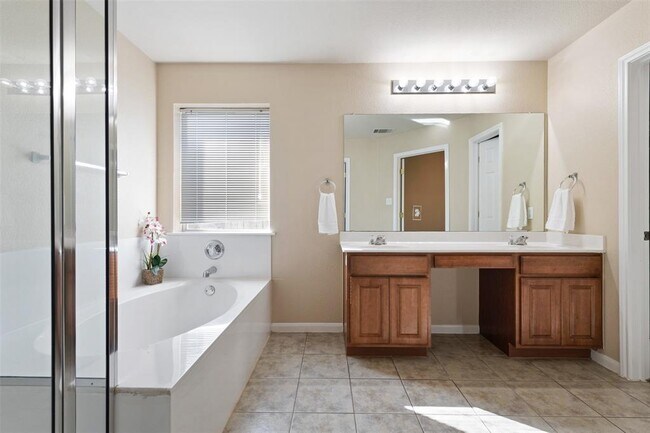Building Photo - 4423 Meadowside Ln