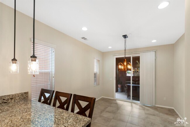 Building Photo - 3 Bed 2.5 Bath Spanish Walk Villa Palm Desert