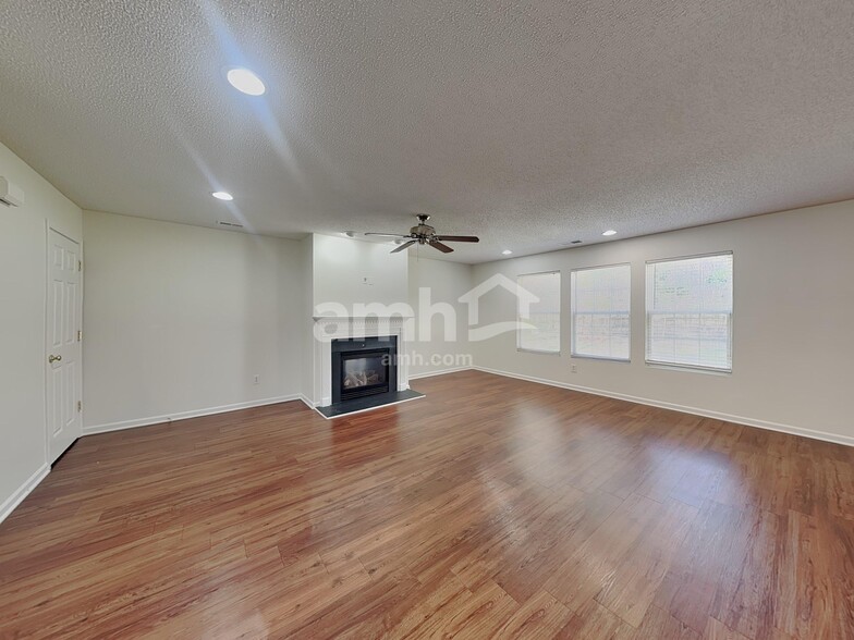 Building Photo - 2521 Highland Park Dr