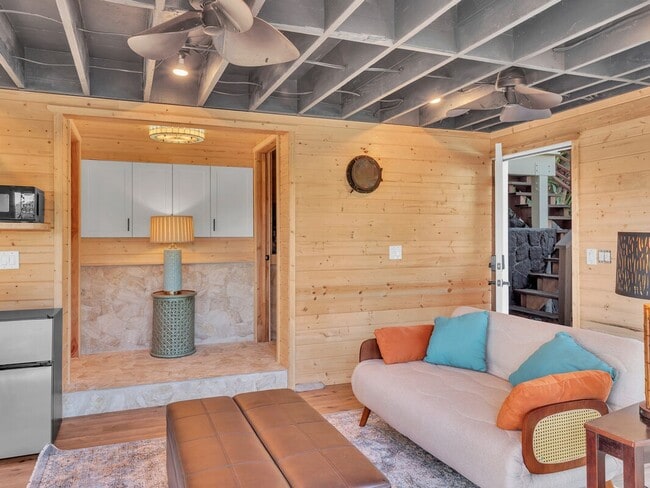 Building Photo - Oceanfront Estate: The Honolii Hale